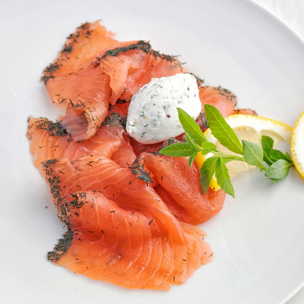 Graved Lachs mit Frischkäse-Senf-Mousse