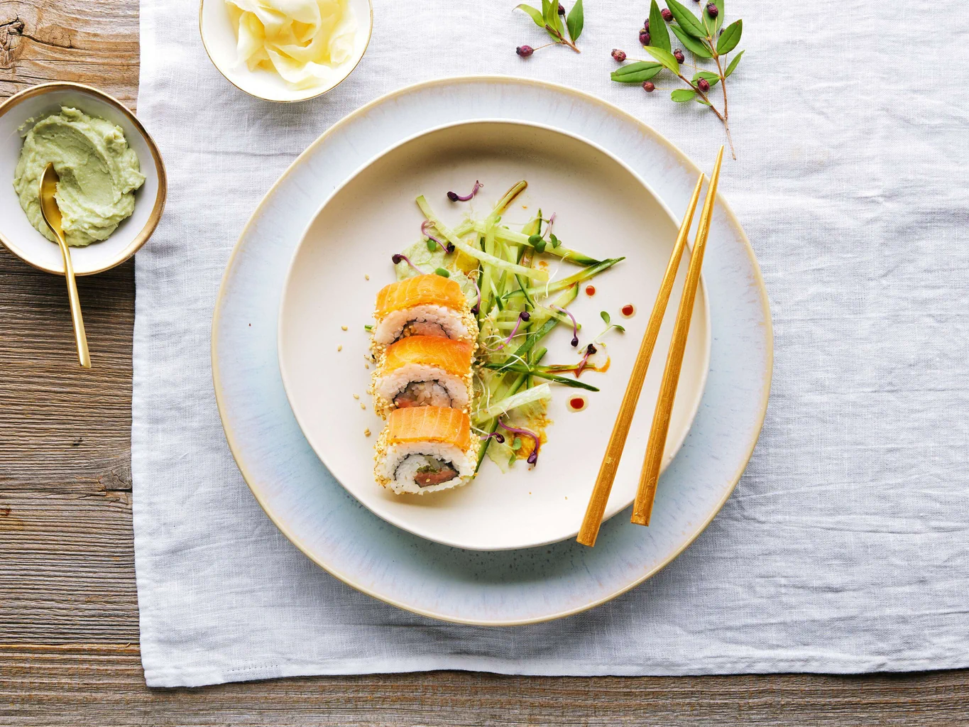 Sushi inside out di salmone