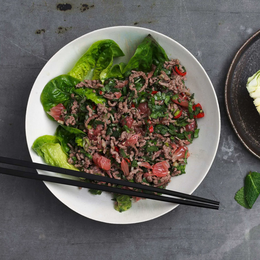 Insalata di pomelo e carne macinata vietnamita