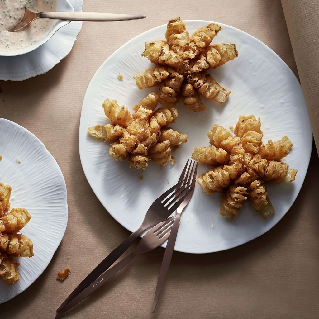 Fiori di cipolla con dip alle erbe