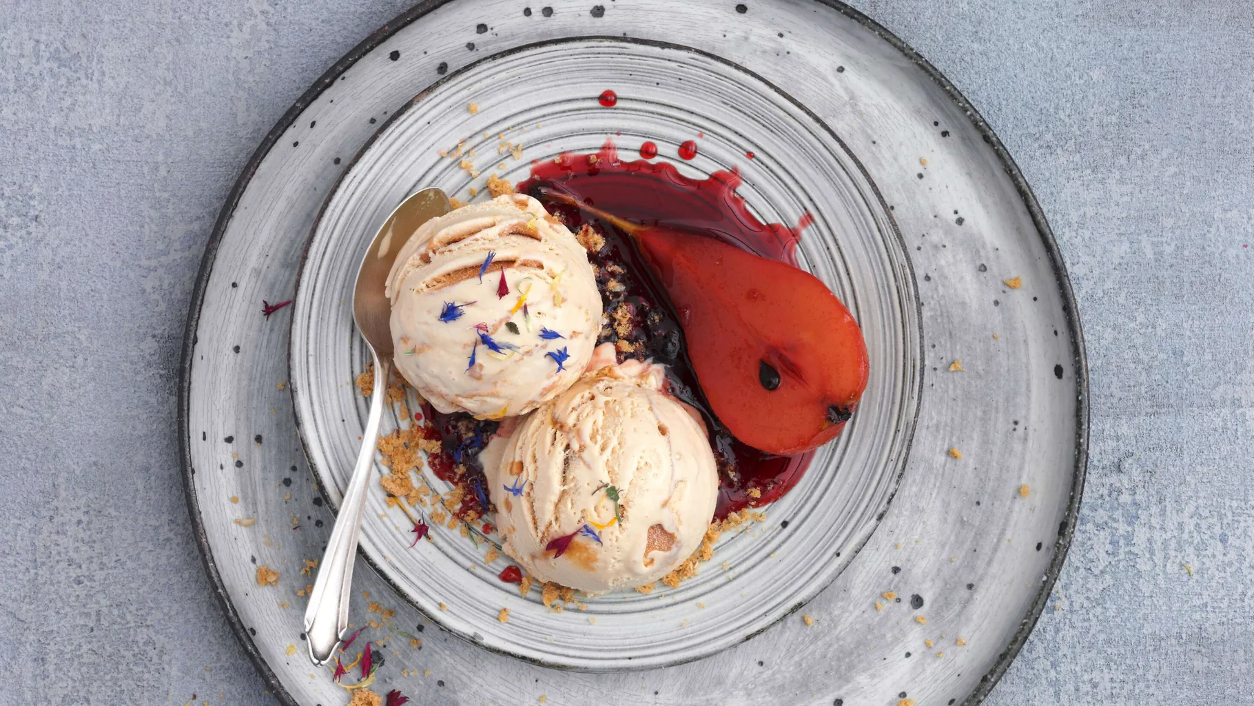 Rooibos-Birne mit Caramelglace