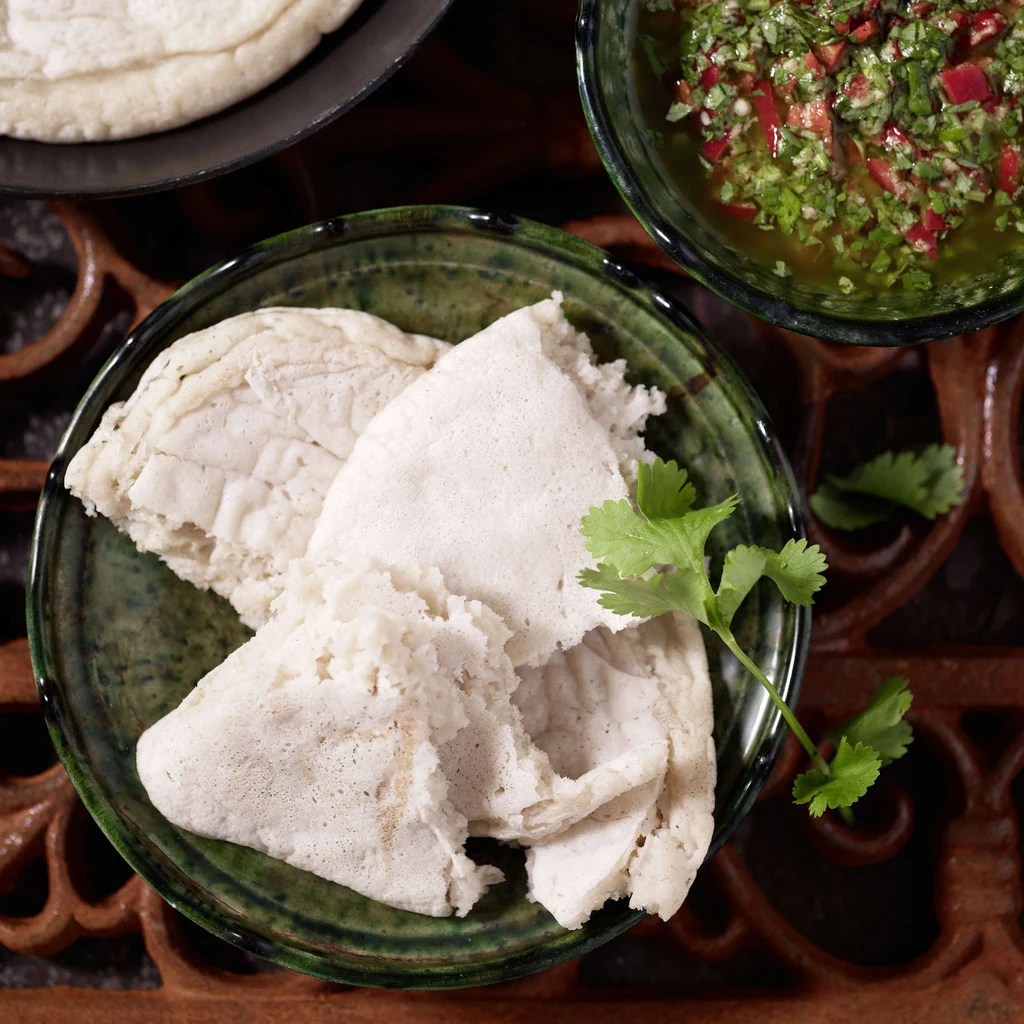 Injera mit Koriander-Salsa
