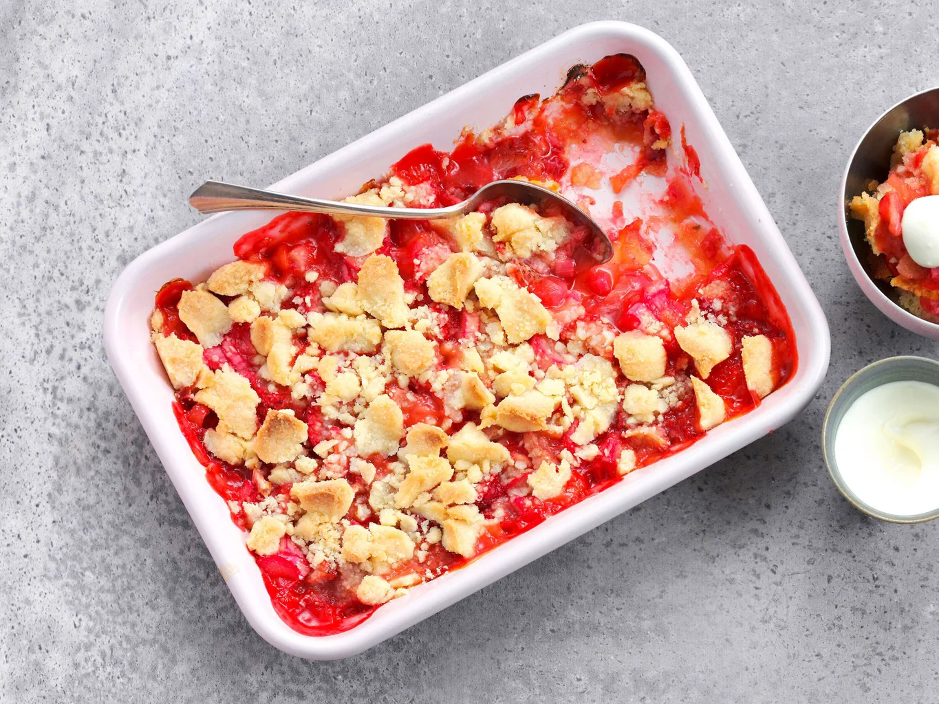 Crumble di fragole e rabarbaro