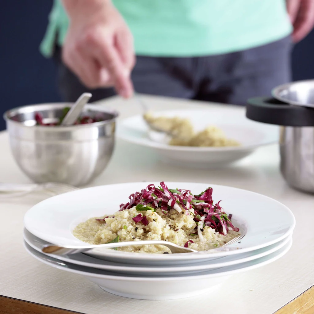 Quinoa-Risotto mit Cicorino-rosso-Salat