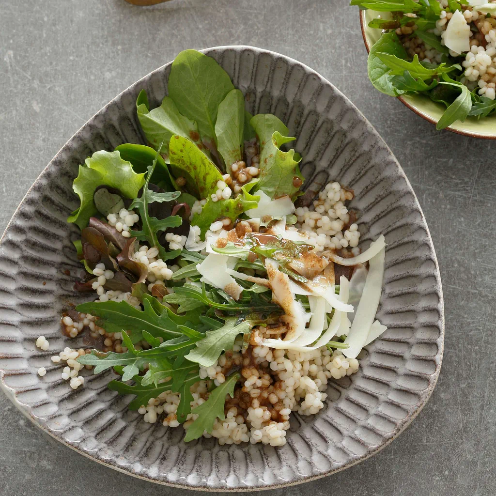 Rollgerstensalat mit Rucola