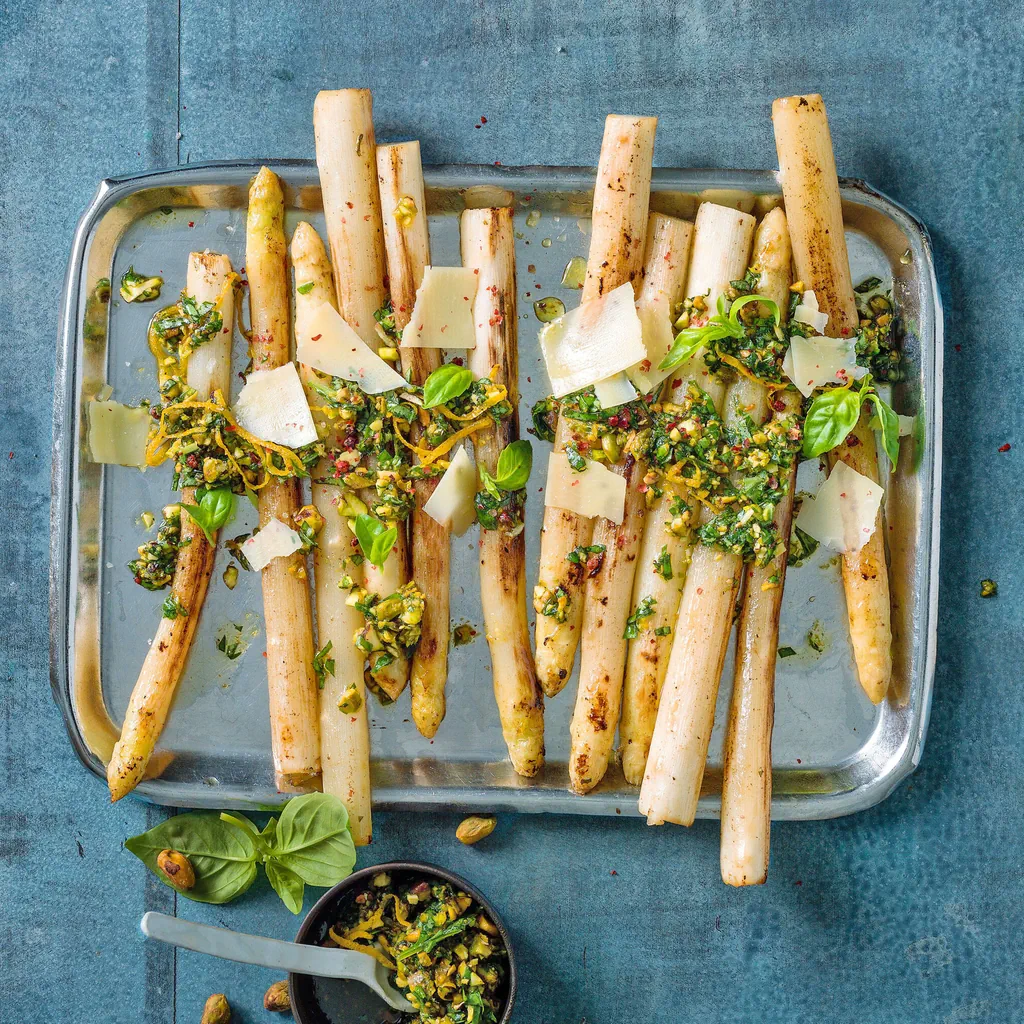 Asparagi bianchi con pesto di pistacchi