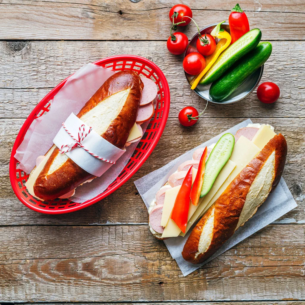 Sandwich au cervelas et au fromage