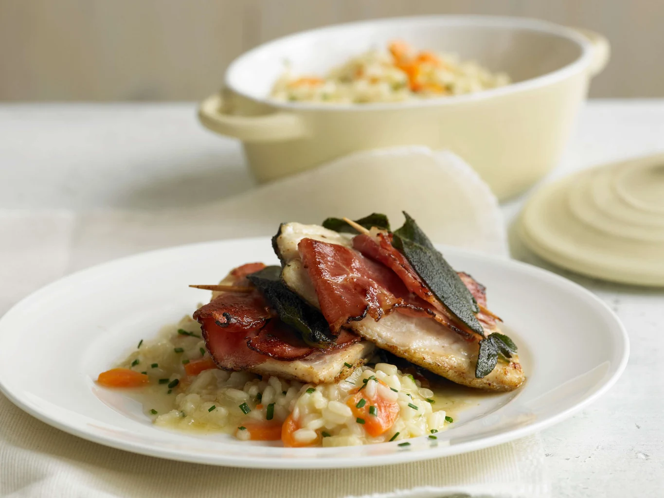 Saltimbocca di trota su risotto alle carote