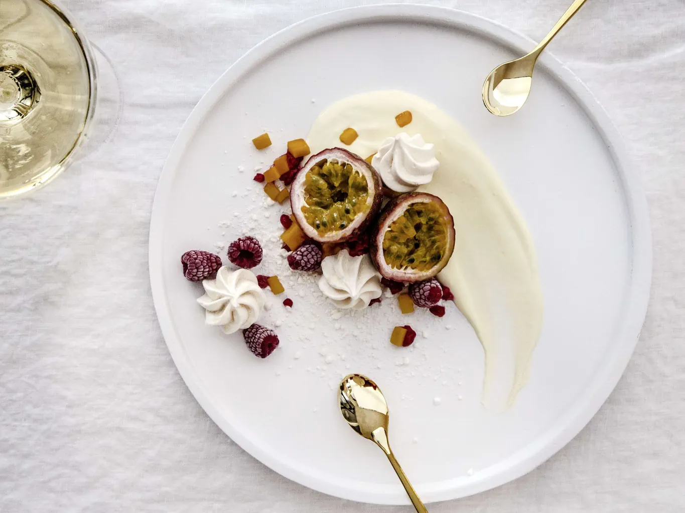 Meringue avec fruits et crème citron