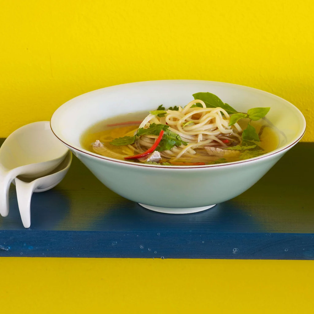 Mie-Nudelsuppe mit Rindfleischstreifen