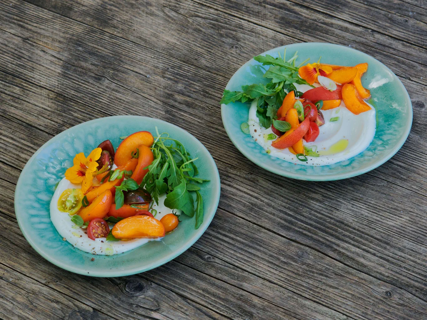 Ziegenkäse mit Aprikosen-Tomaten-Salat