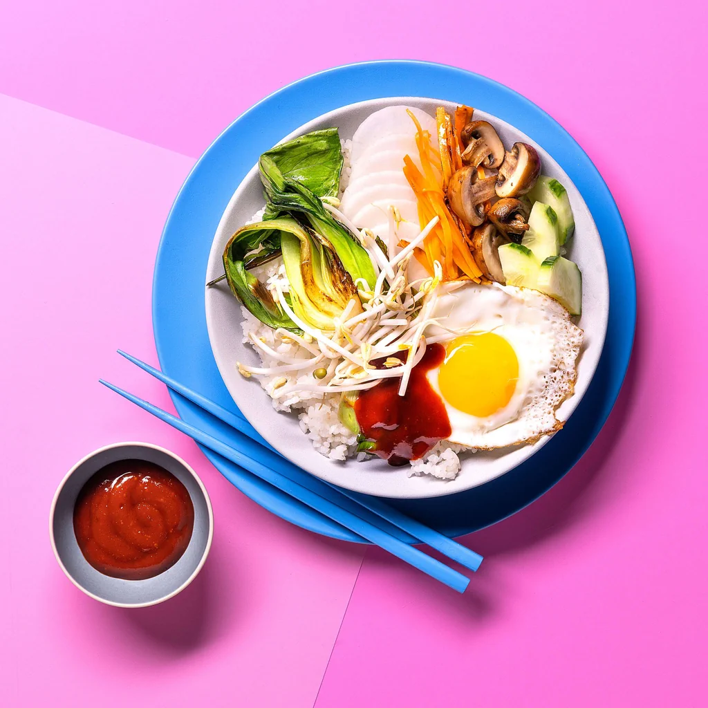 Bibimbap alle verdure con uovo al tegamino