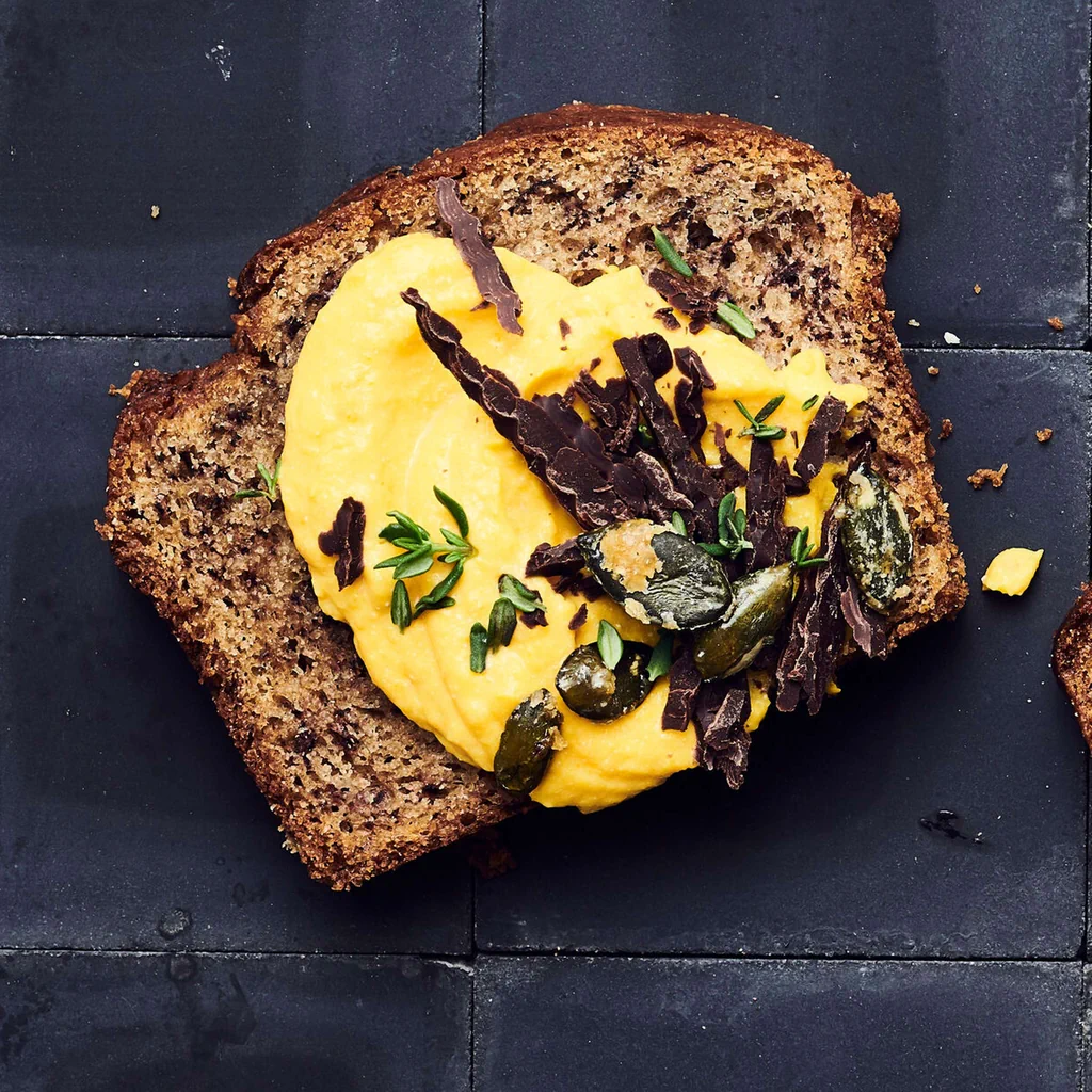 Banana-Bread-Topping mit Kürbis-Ricotta