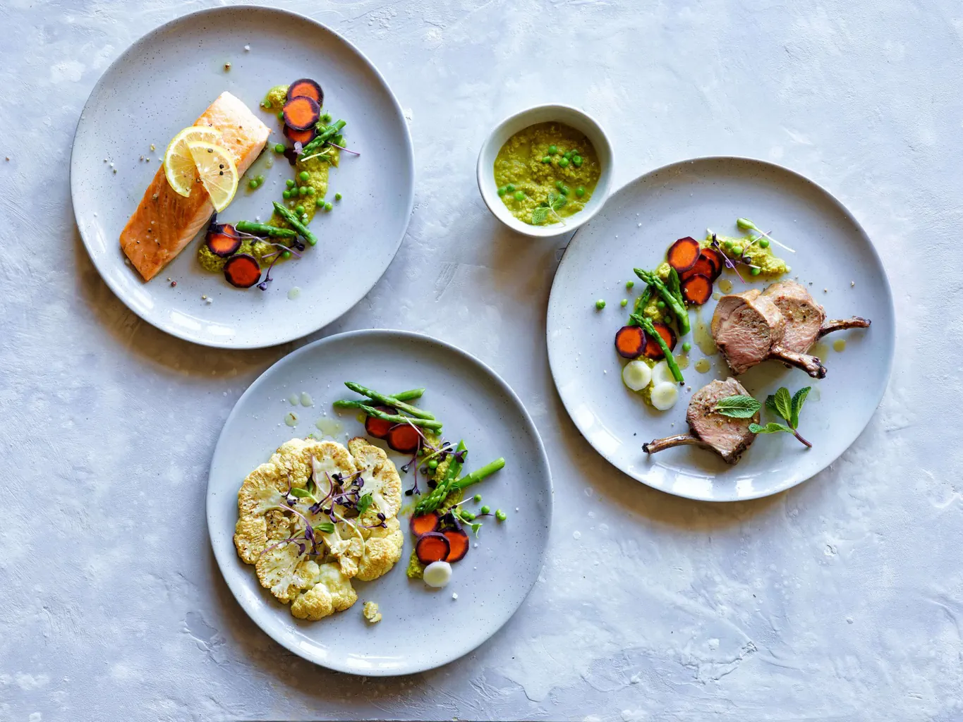 Purè di piselli alla menta con carré d'agnello