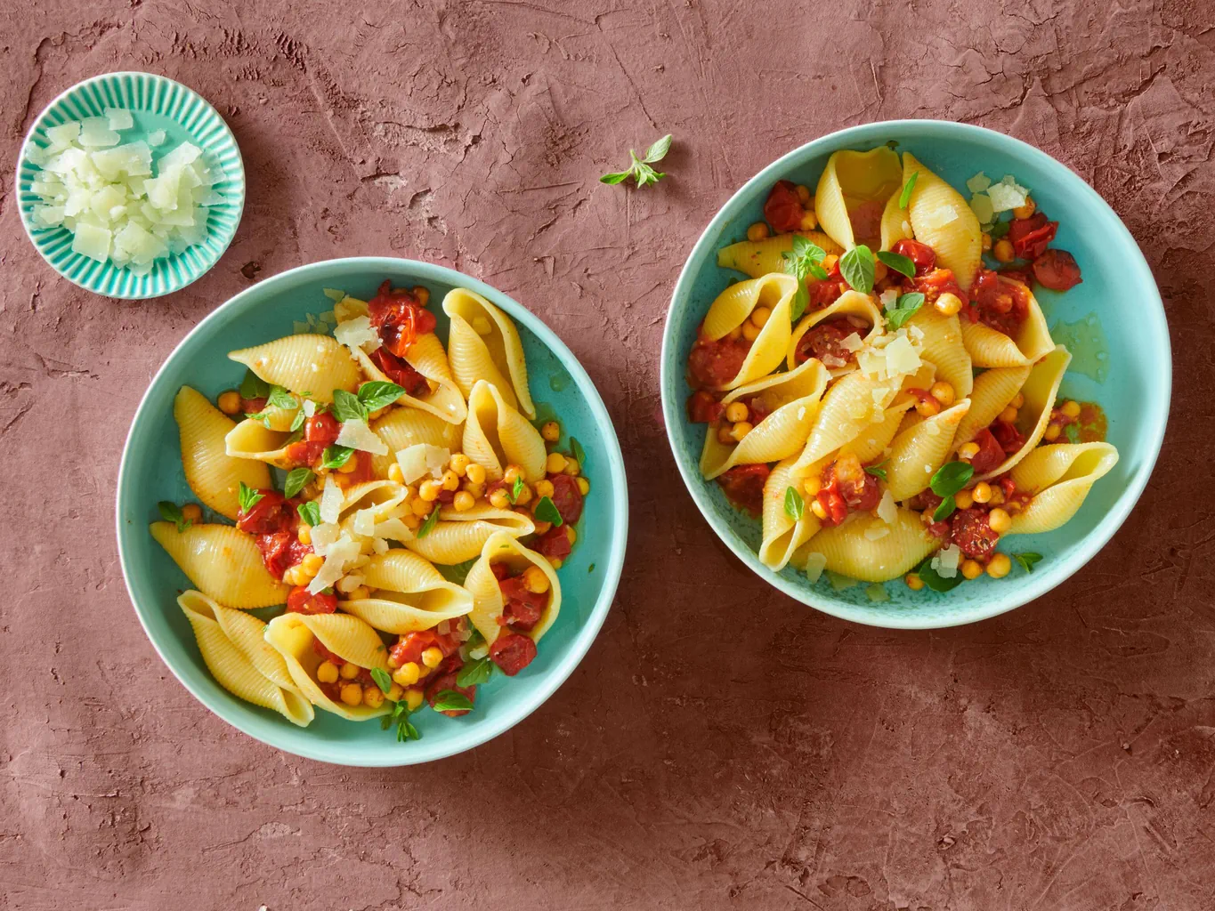 Pasta mit Tomaten und Kichererbsen