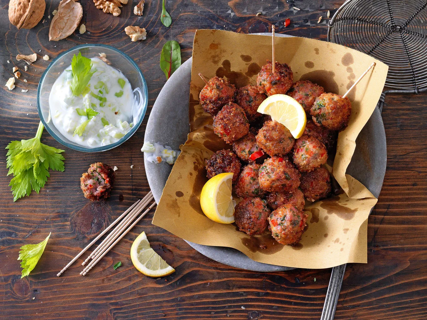 Polpette di luganiga avec yogourt au céleri