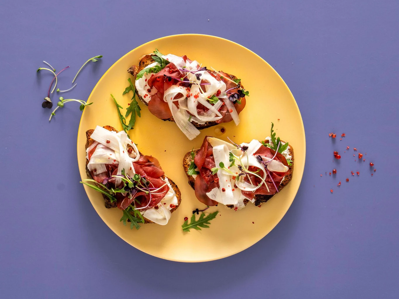 Tartine agli asparagi con bresaola