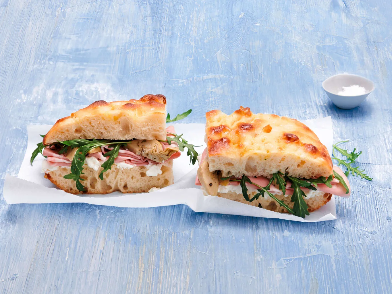 Panino avec artichauts et mortadelle