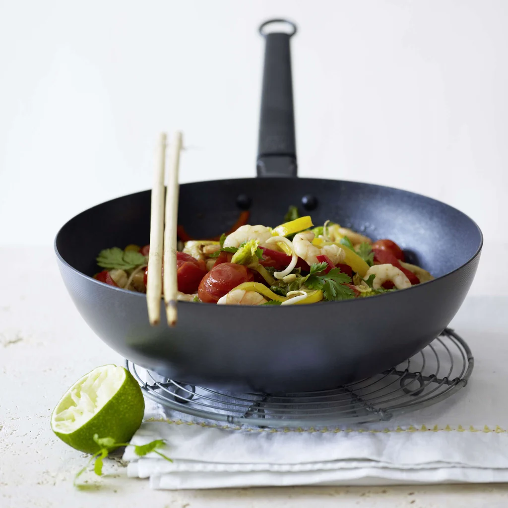 Légumes et crevettes au wok