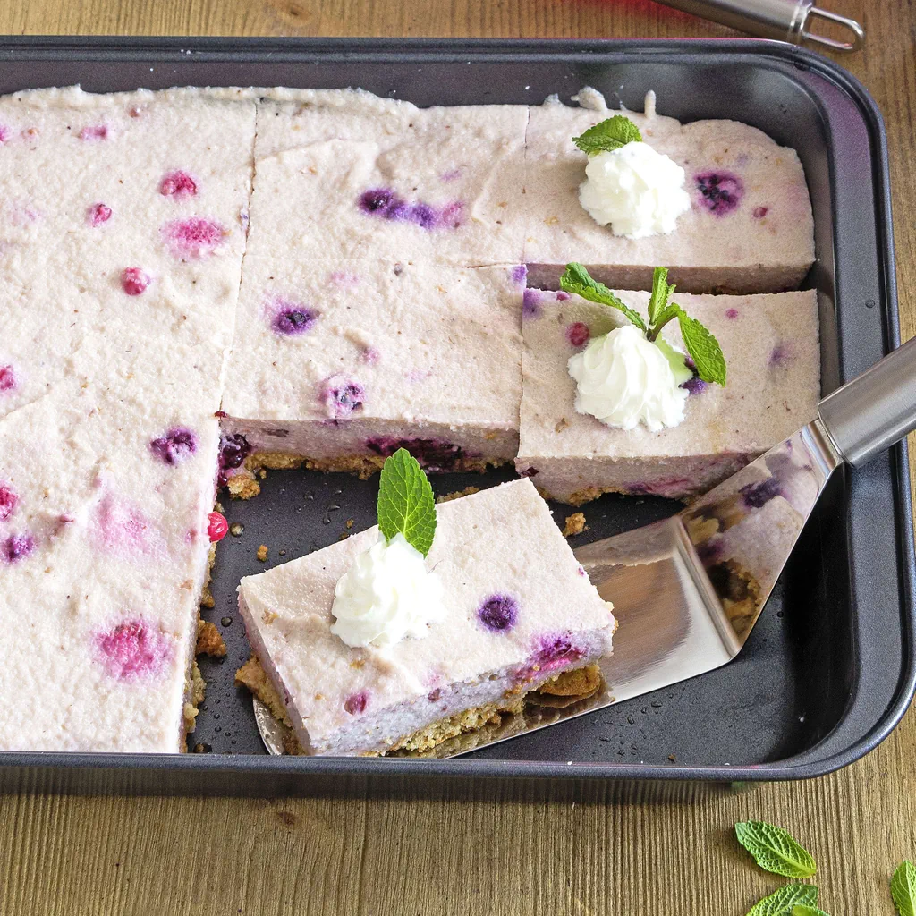 Amaretti-Beeren-Griessschnitten