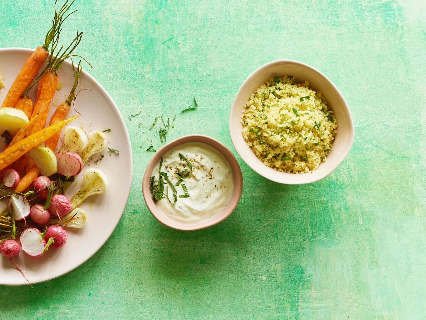 Kräutercouscous mit Ofengemüse und Minzejoghurt