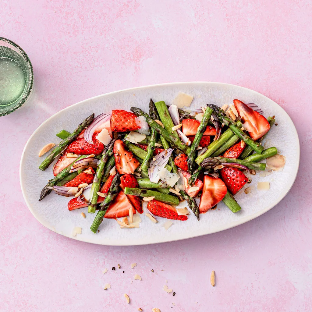 Salade d'asperges aux fraises