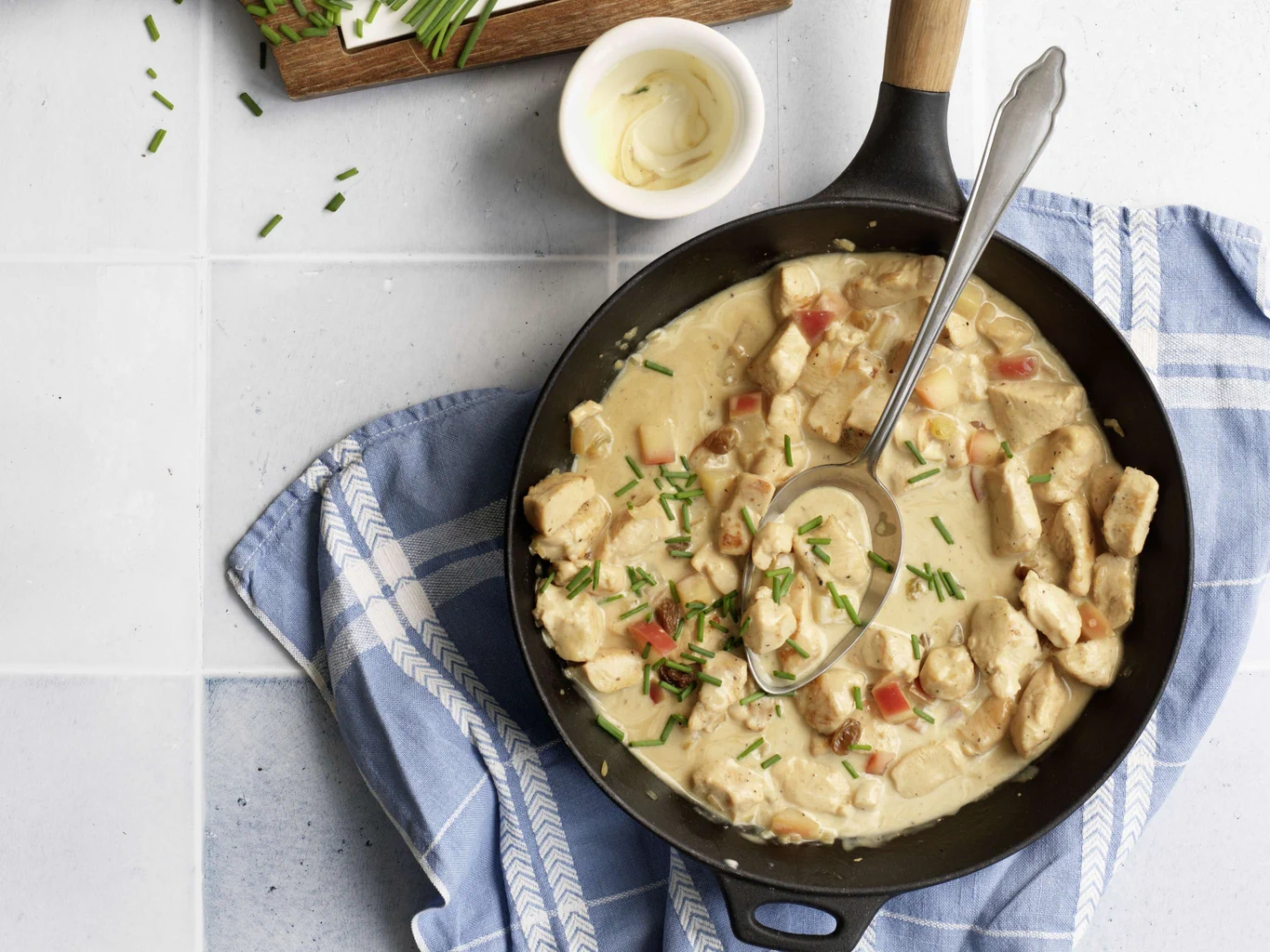 Émincé de poulet sauce calvados-ciboulette