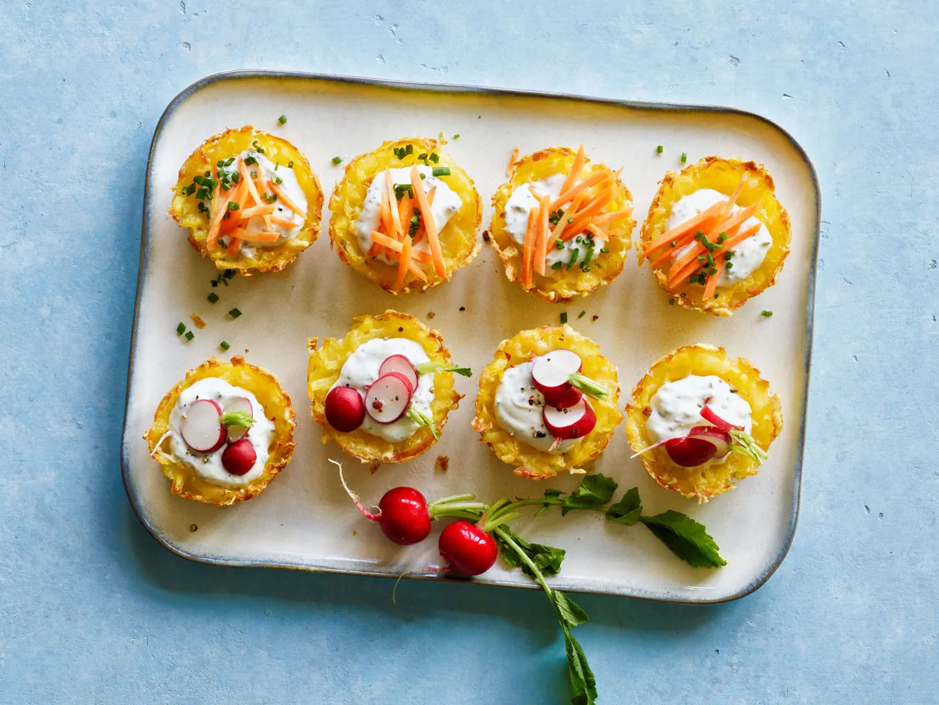 Nids de rösti avec séré et crudités
