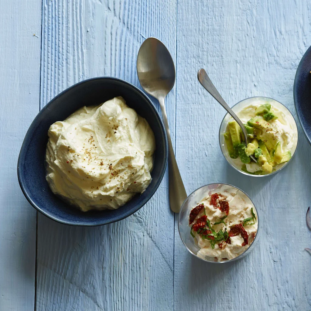 Mousse di formaggio fresco con topping