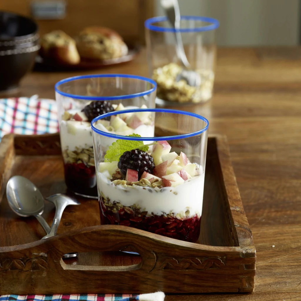 Brombeer-Schichtmüesli mit Granola