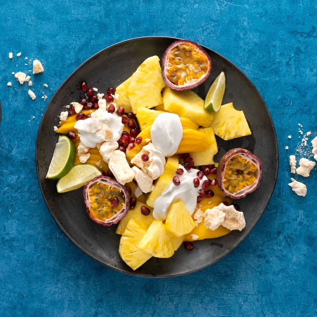 Frutta esotica con panna al cocco
