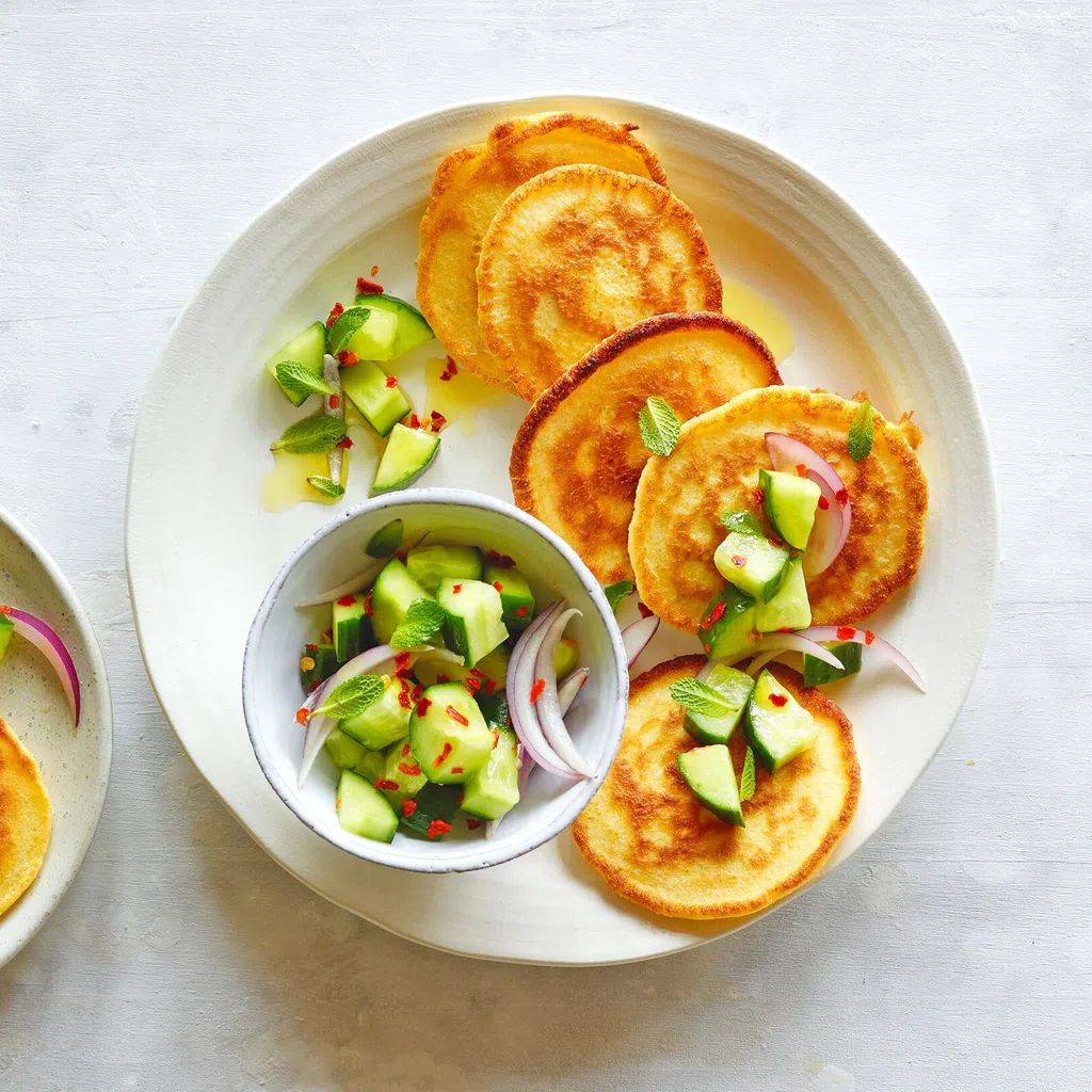 Kichererbsen-Pancakes mit Gurken