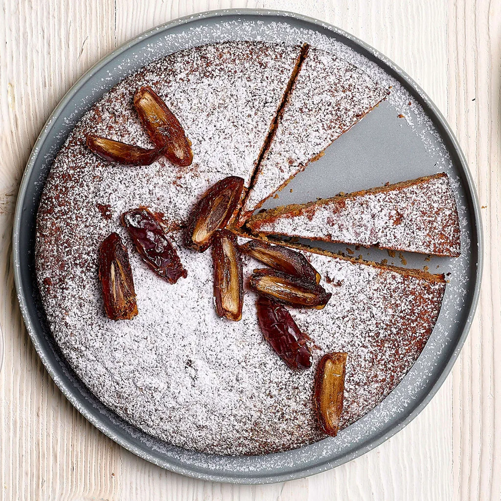 Torta ai datteri con crema alle albicocche