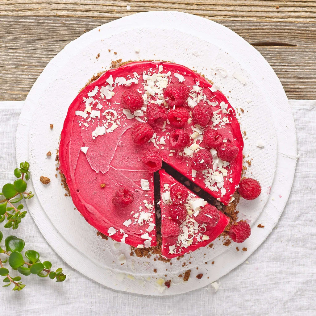 Torta agli amaretti e al sorbetto ai lamponi