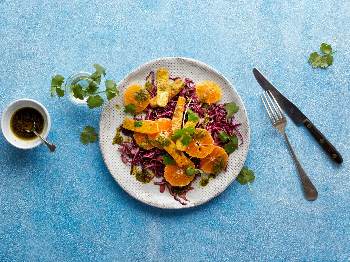 Insalata di cavolo rosso con tofu e mandarino