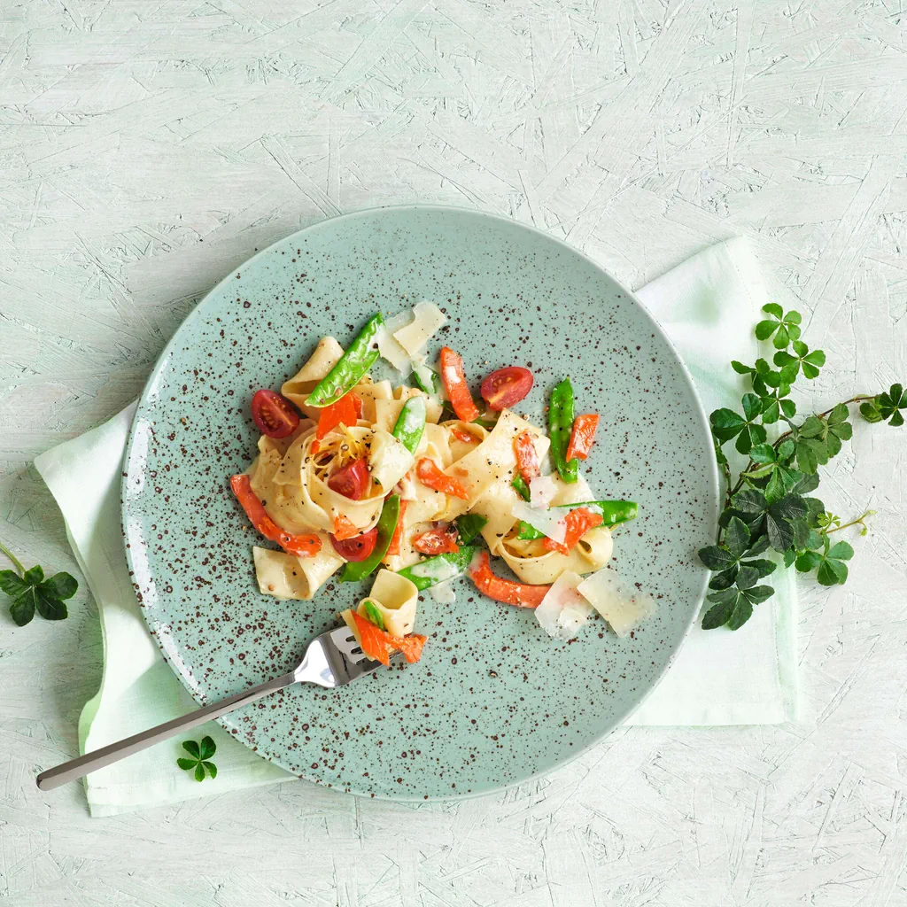 Pappardelle avec saumon sauvage et légumes