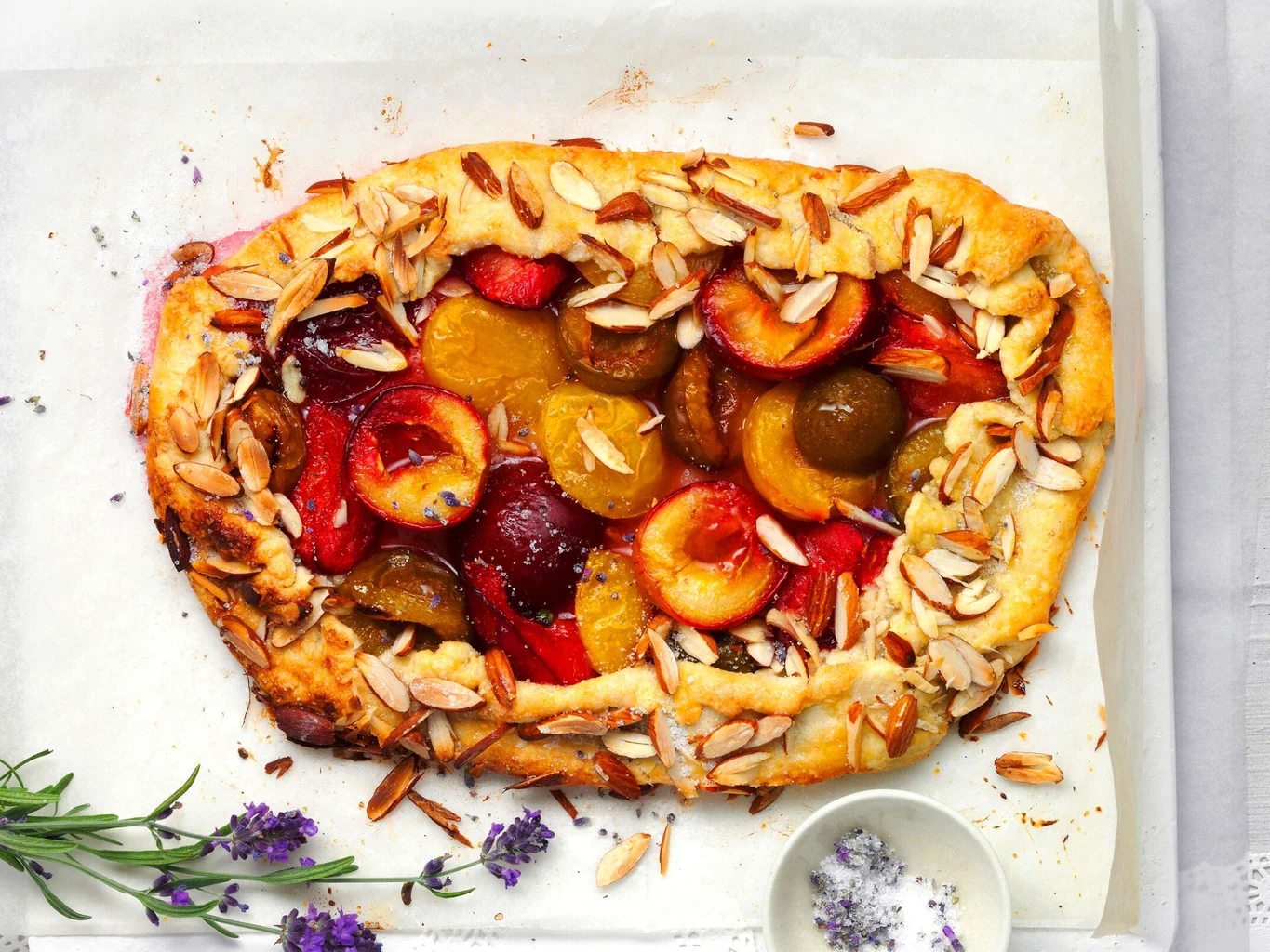 Galette alle mandorle con prugne 