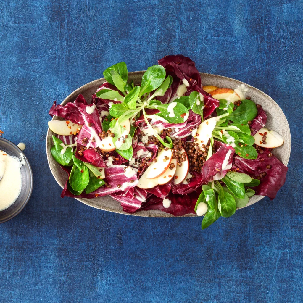 Nüssli-Cicorino-Salat mit Äpfeln und Linsen