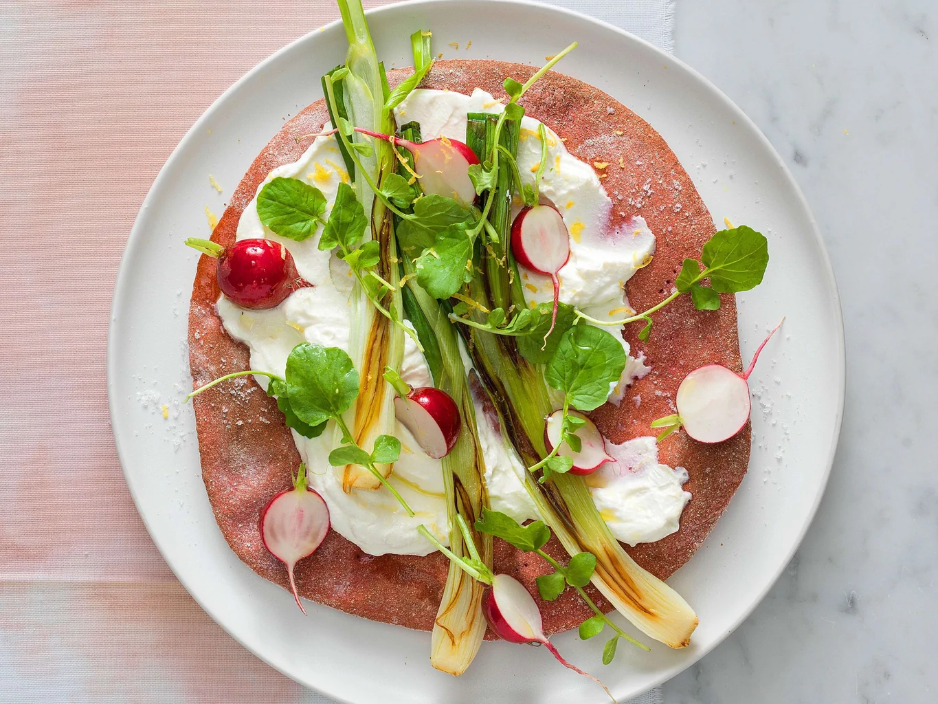 Randen-Fladenbrot mit Gemüse