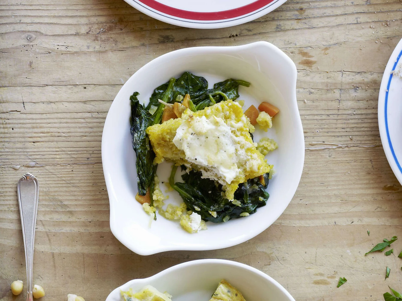 Polentaschnitten mit Käse und Ricotta