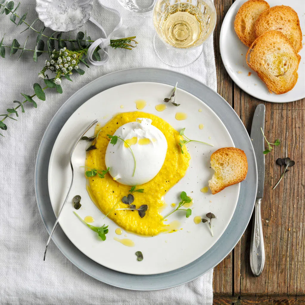 Burratina auf Maiscreme