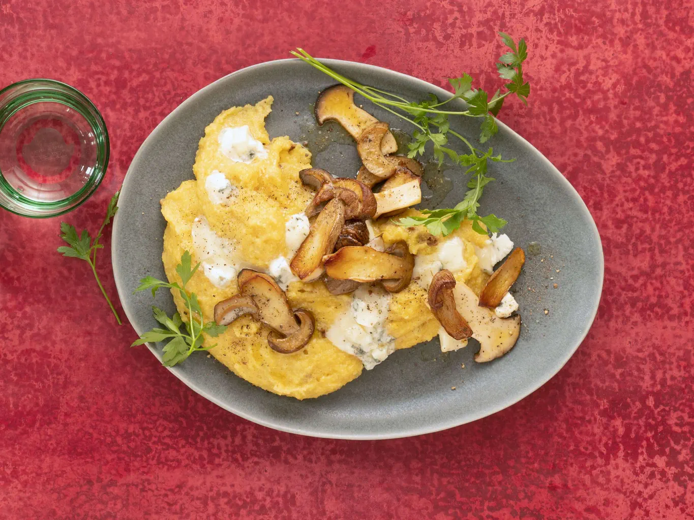 Polenta e funghi rosolati