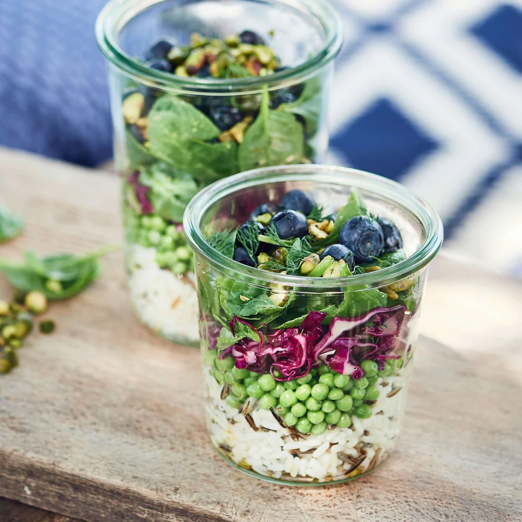 Reissalat mit Heidelbeeren