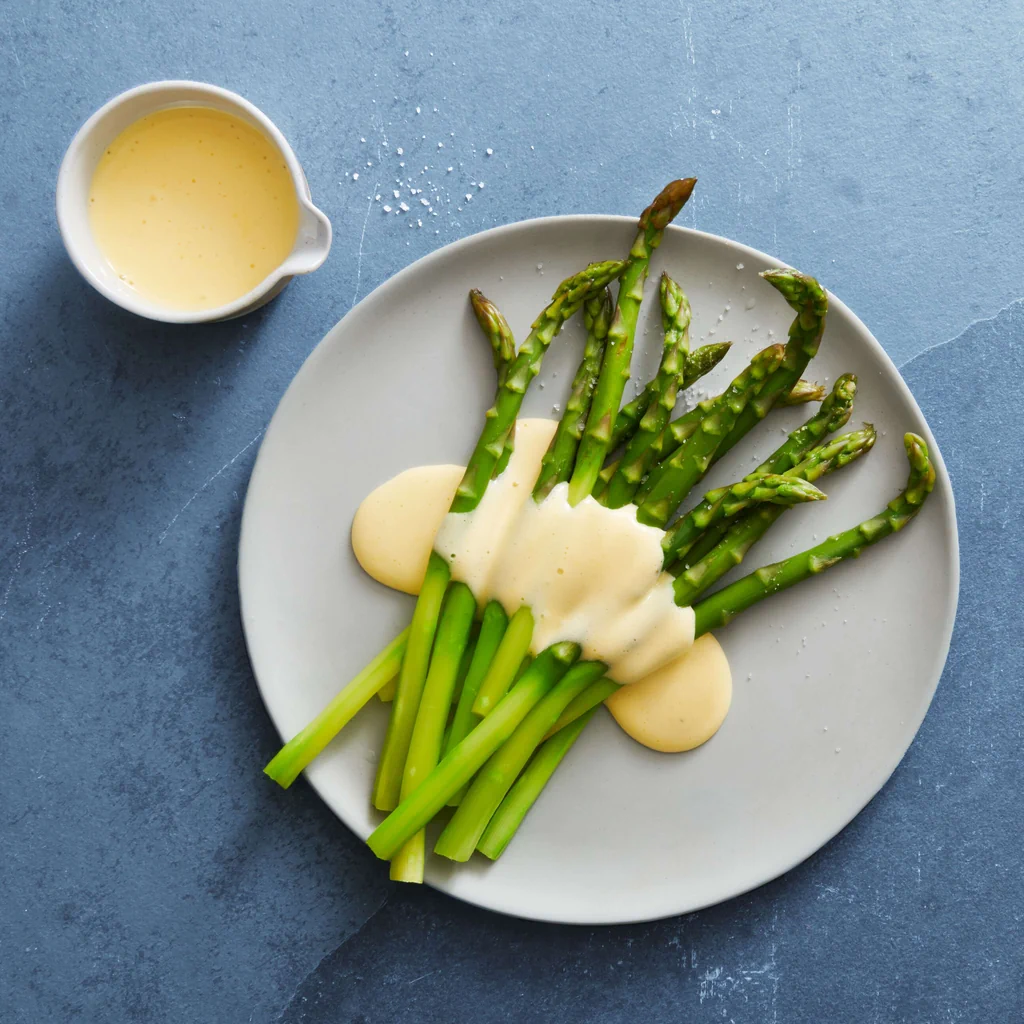 Asperges à la sauce hollandaise
