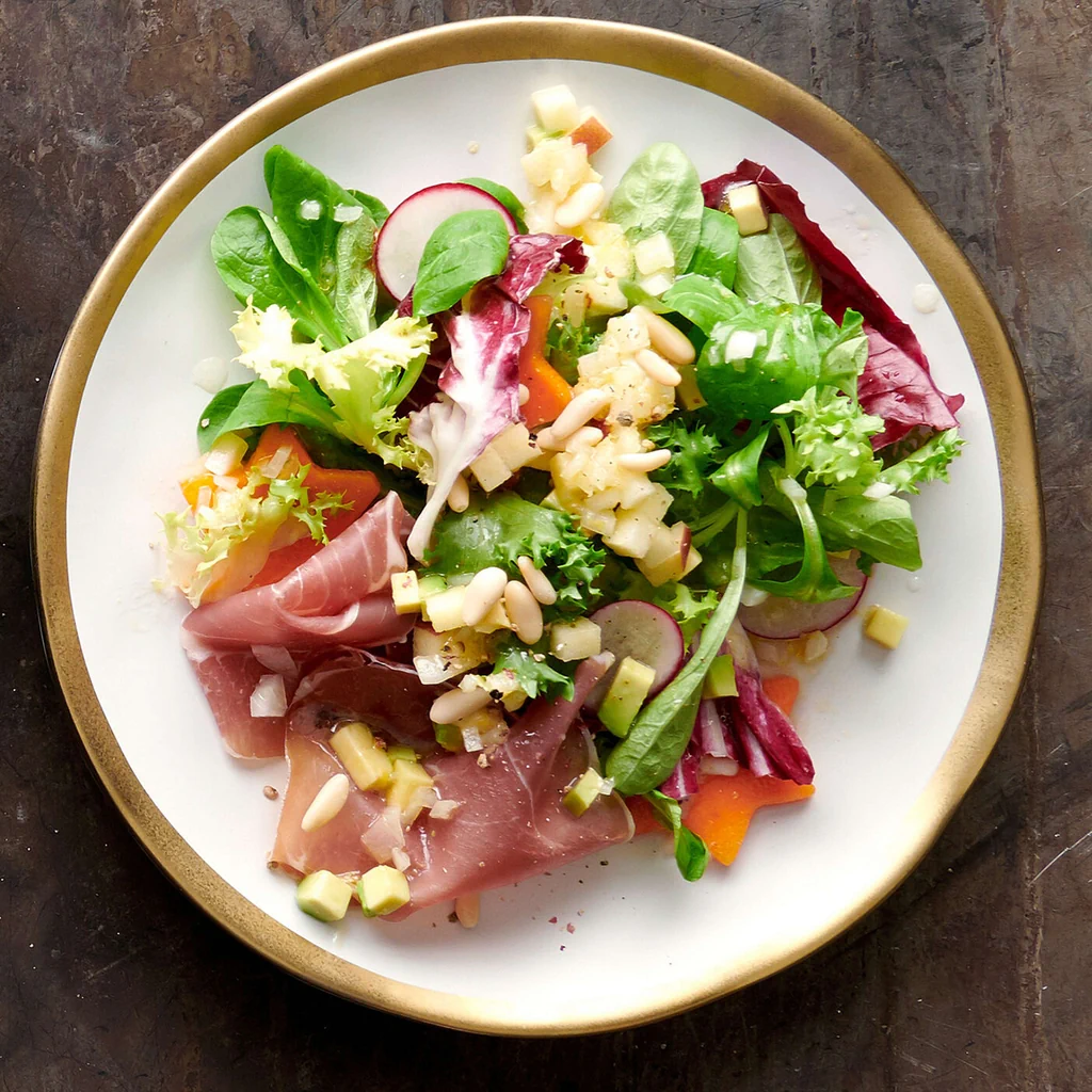 Insalata verde con prosciutto crudo