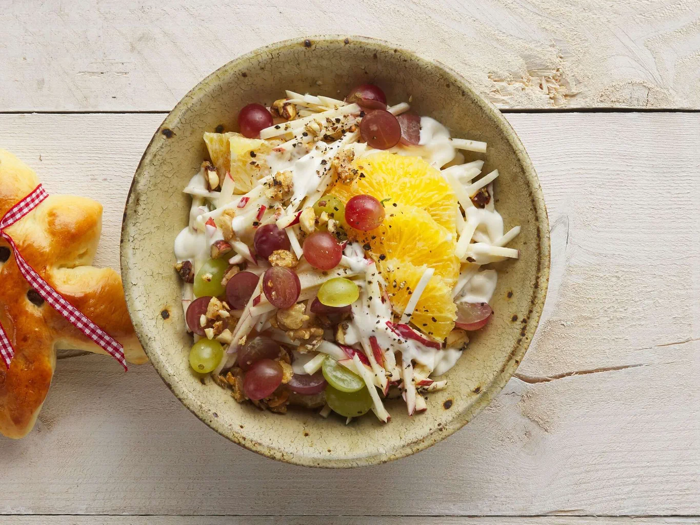 Insalata Waldorf con arance e uva
