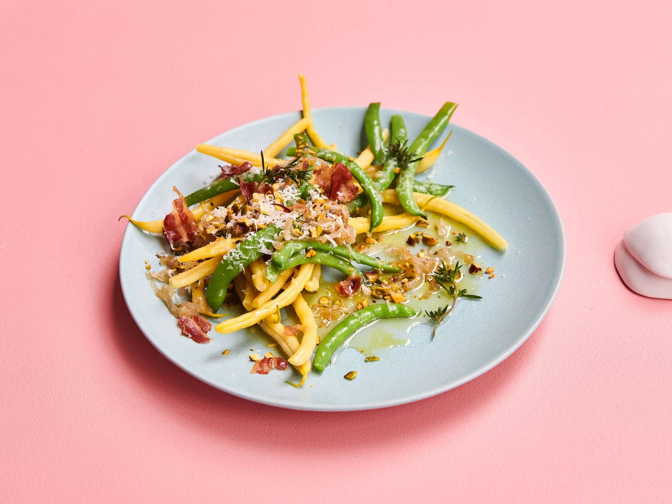 Fagiolini con pancetta e pistacchi