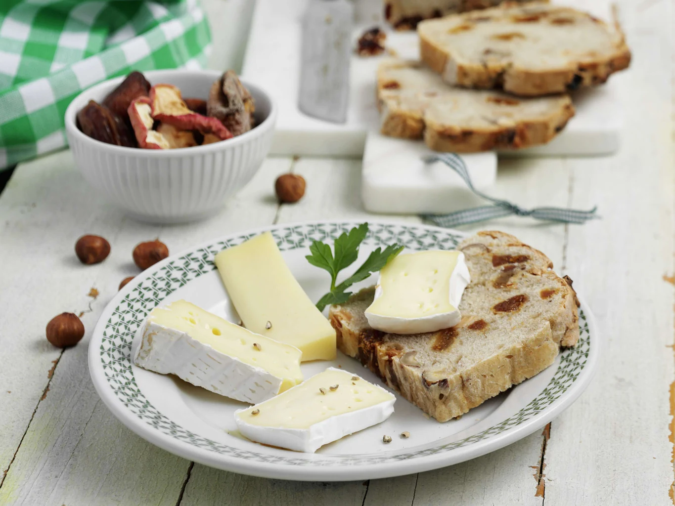 Früchtebrot mit Haselnüssen