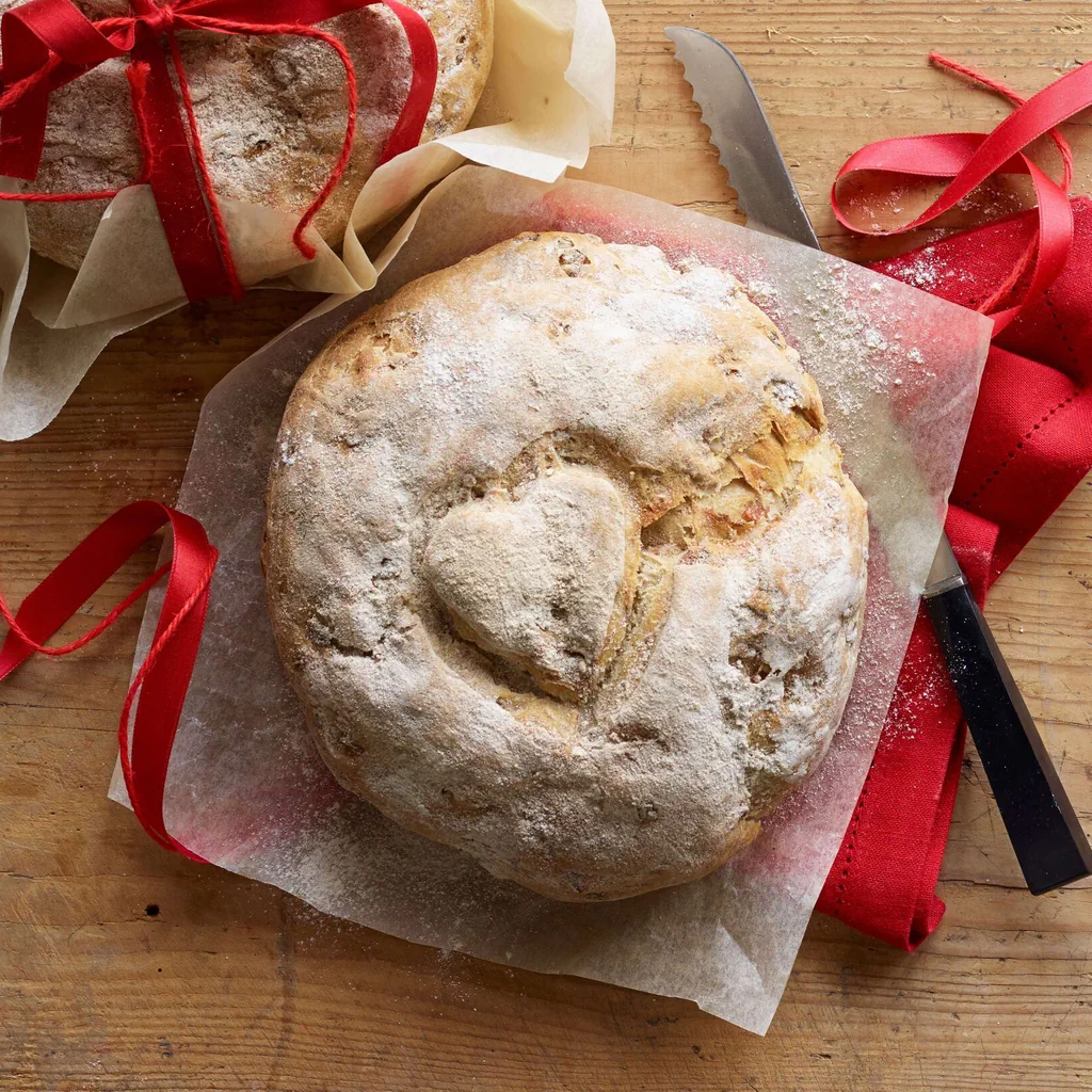 Pain au jambon décoré avec amour