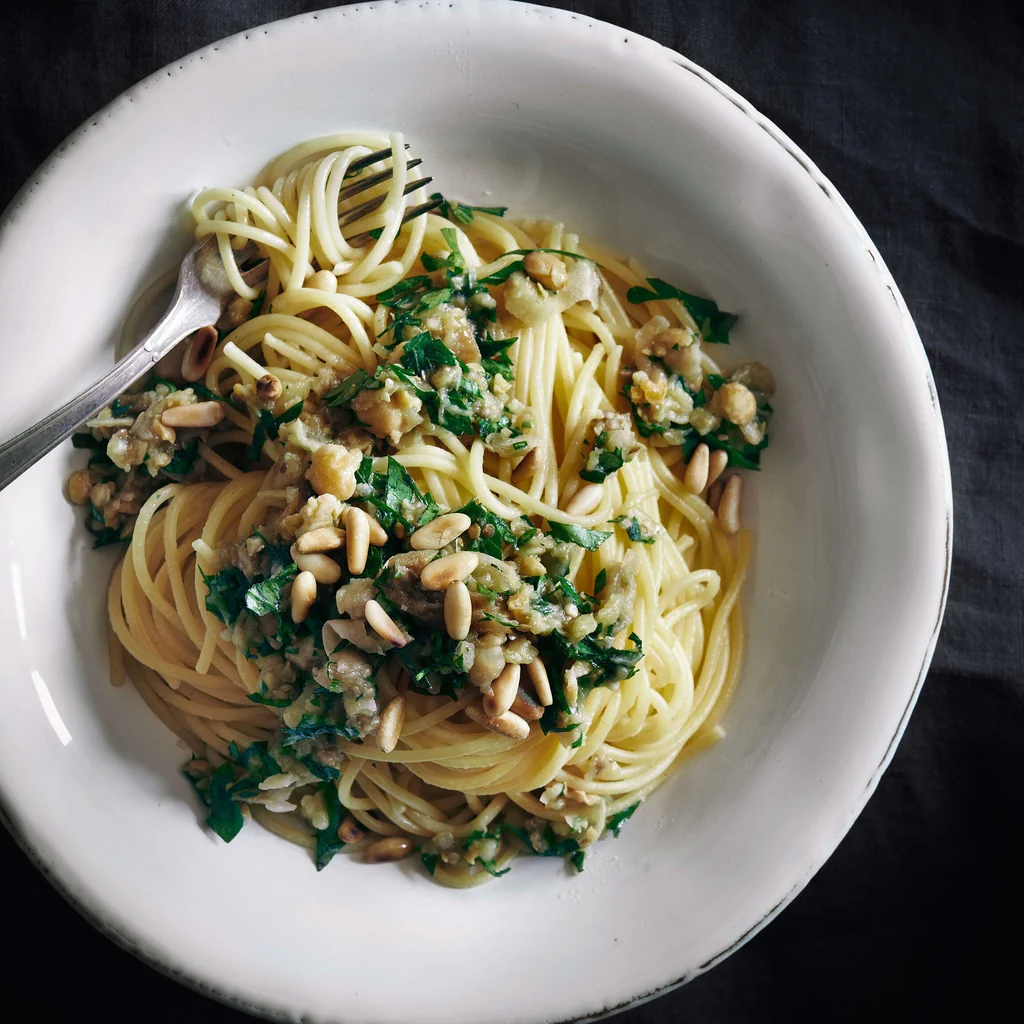 Spaghetti mit Auberginen und Kichererbsen